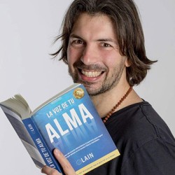 LAIN, autor de la saga LA VOZ DE TU ALMA