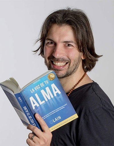 LAIN, autor de la saga LA VOZ DE TU ALMA